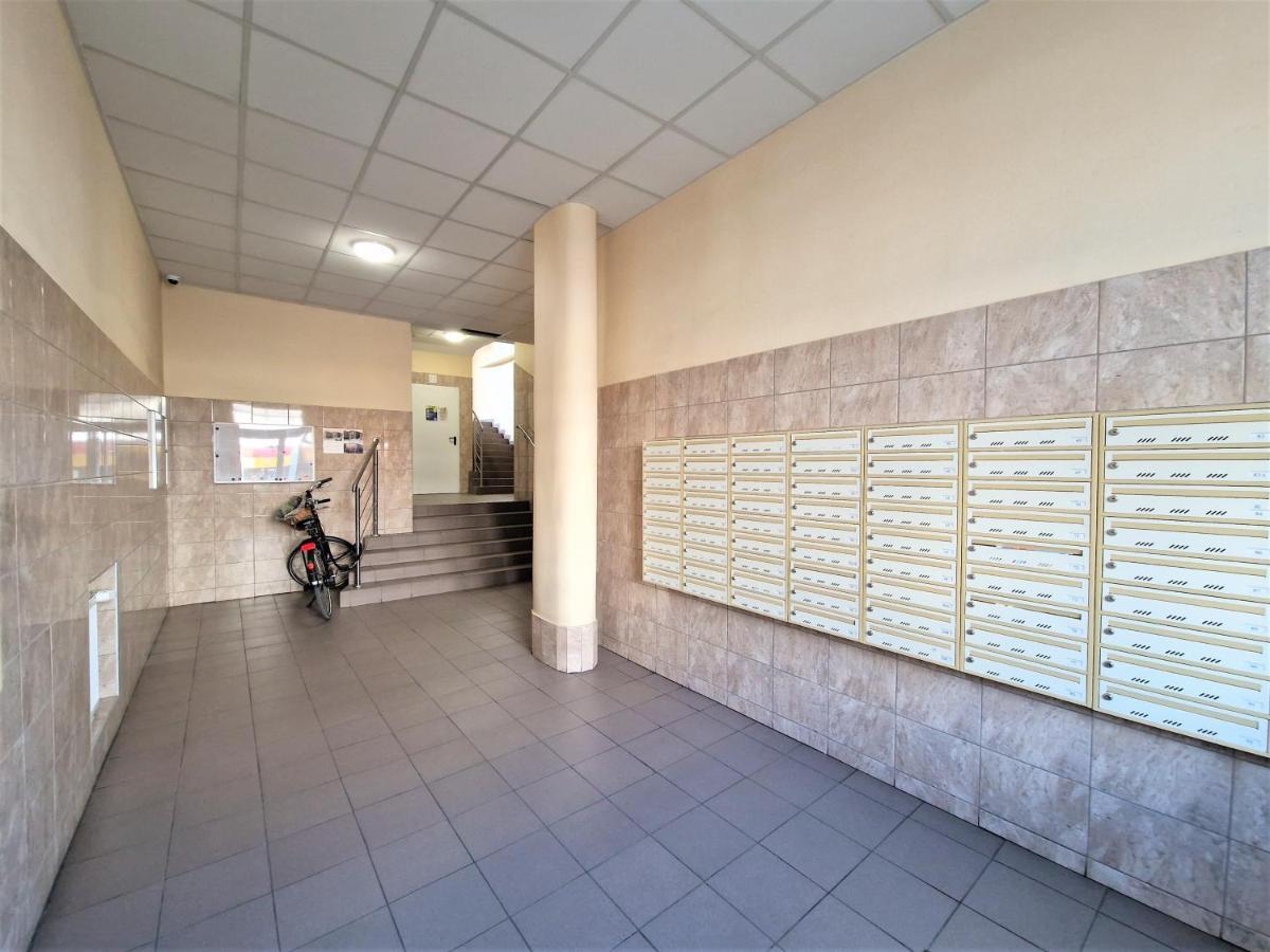J&W Apartments Grojecka Glam Flat Warsaw Exterior photo